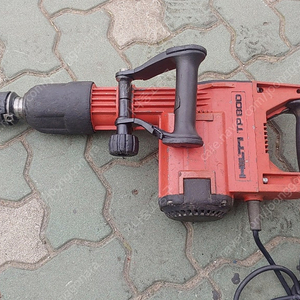 힐티 대형뿌레카(HILTI/ TP 800), 중량 함마드릴(HILTI/ TE 60), 로타리 함마드릴(HILTI / TE 22), 힐티 로타리 함마드릴 (HILTI/ TE 14),