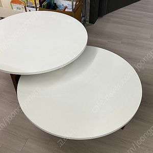 잭슨카멜레온 소파테이블 dolmen round sofa table(부산)