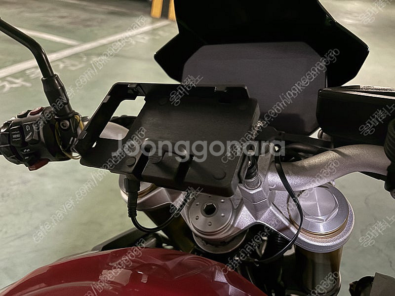 BMW 2021년식 F900R 판매합니다.--8