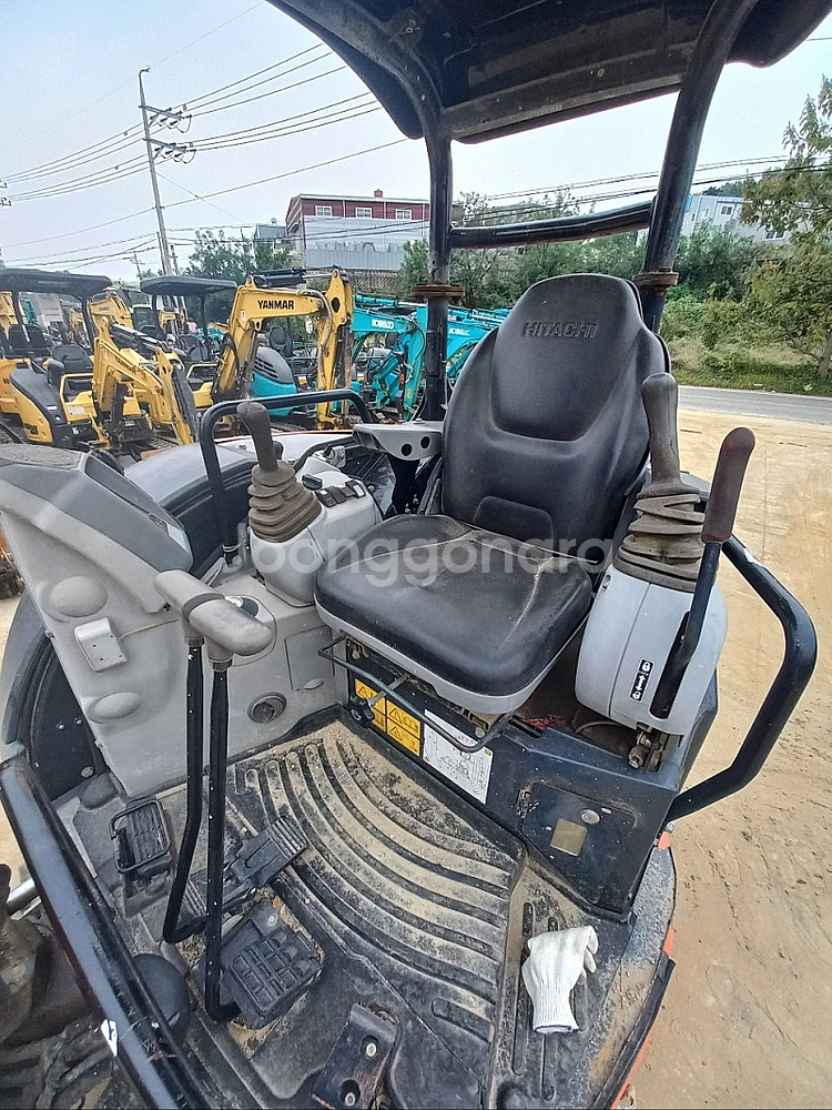 중고미니굴삭기 히타치 ZX30 17년식 2982가동시간...--8
