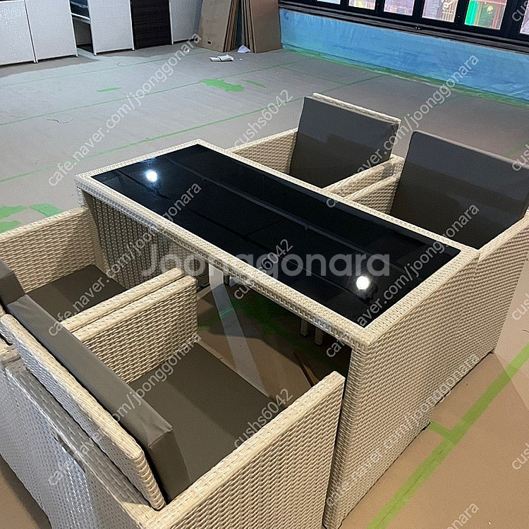고퀄리티 야외용 라탄테이블 및 의자 세트 팝니다~--1