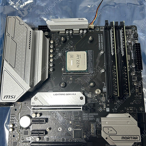 5700X3D B550M 박격포 맥스 WIFI DDR4 3200 16X2써모랩 트리니티 화이트 보드세트 팝니다