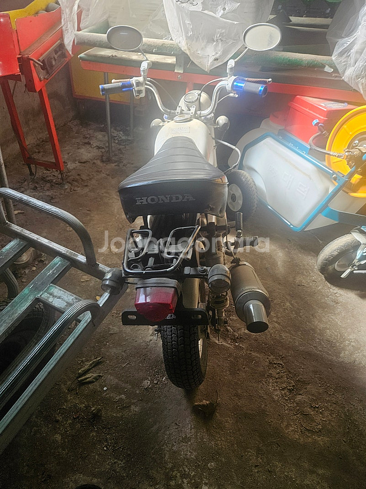 혼다 몽키 50씨씨 키로수 1100키로 230만원 판매...--0
