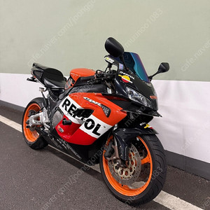 2004년식 혼다 CBR1000RR 컨디션 최상 판매합니다.