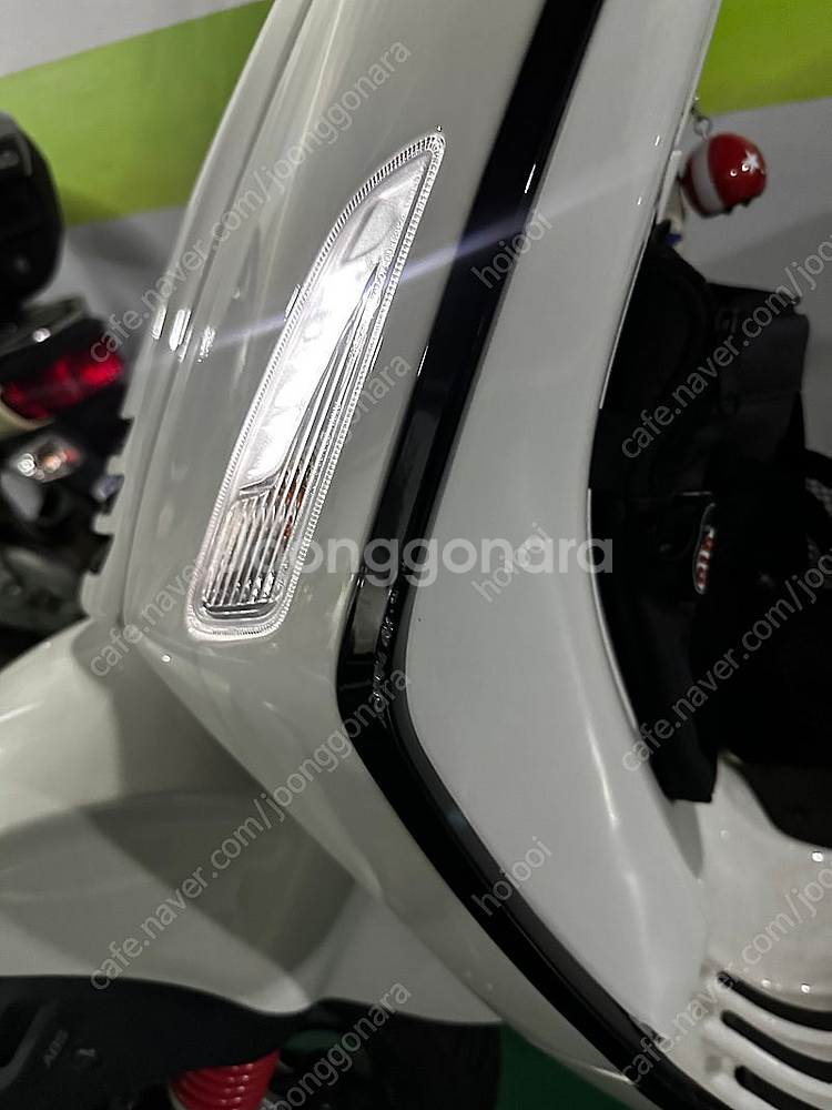 베스파 스프린트s 125cc(블랙에디션)--5