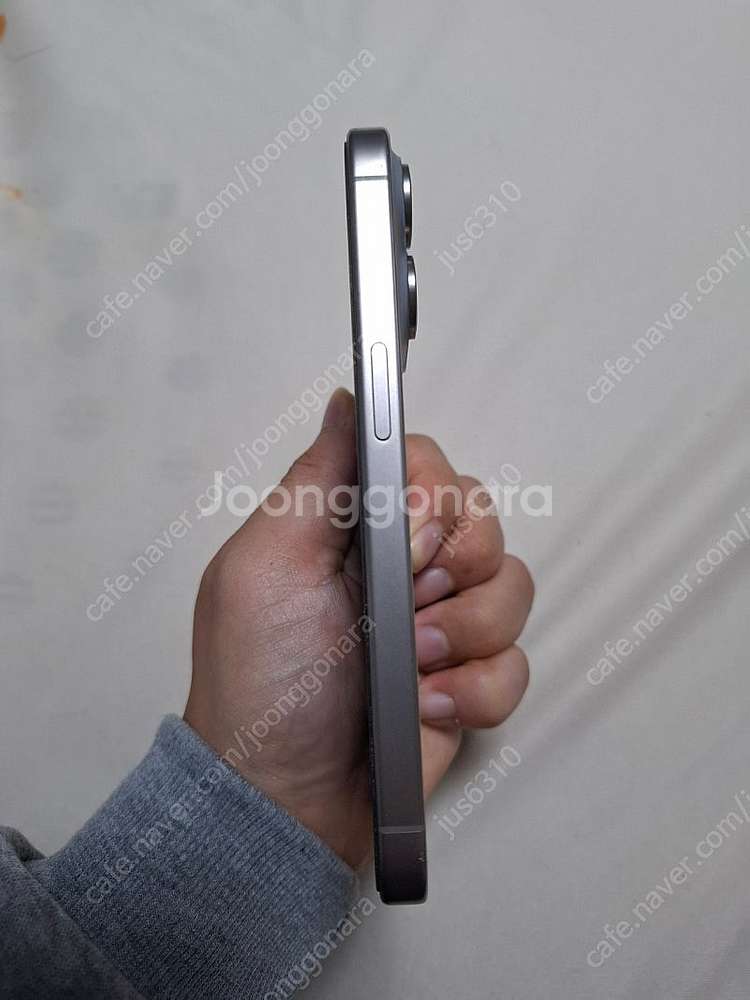 아이폰 15pro 티타늄 그레이 128g a급 판매합니...--2