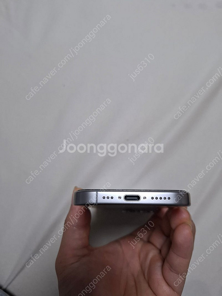아이폰 15pro 티타늄 그레이 128g a급 판매합니...--3