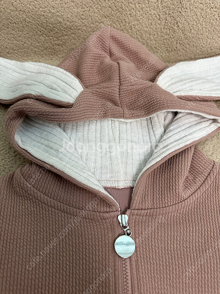 더랄라 토끼슈트, 티라노슈트 (S)--2