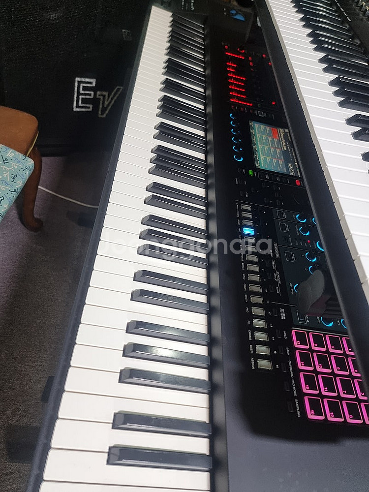 roland fantom8--0