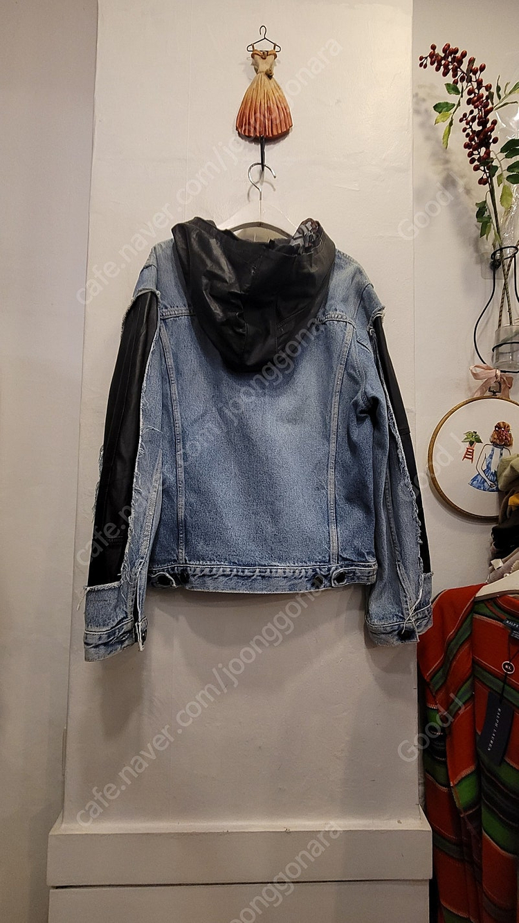 리바이스 가죽데님. 미샤퀼팅점퍼. 그린니트블루종--4