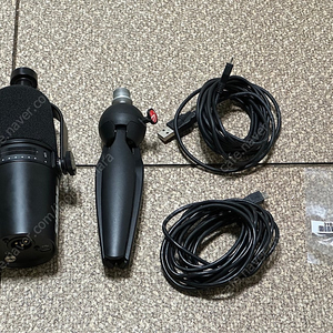 슈어 MV7 Podcast Kit USB/XLR 하이브리드 다이나믹 마이크 + 삼각대