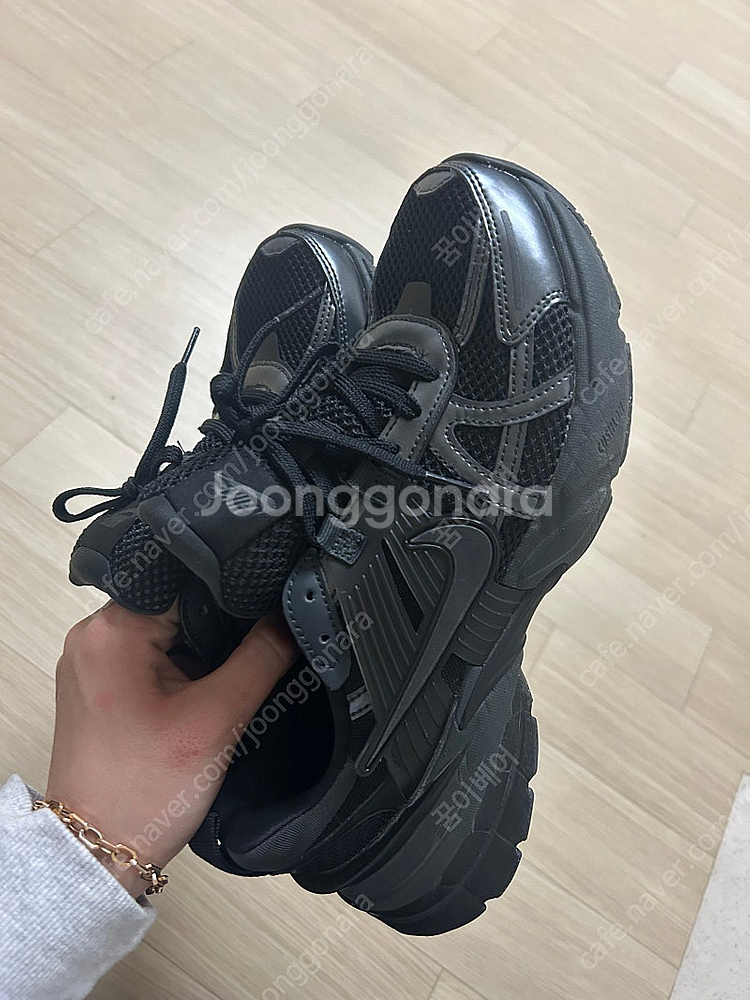 나이키 V2K 런 블랙 240--1