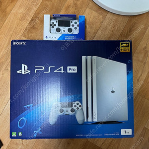 PS4 PRO(7117b) 화이트 색상 팝니다. (+컨트롤러 추가)