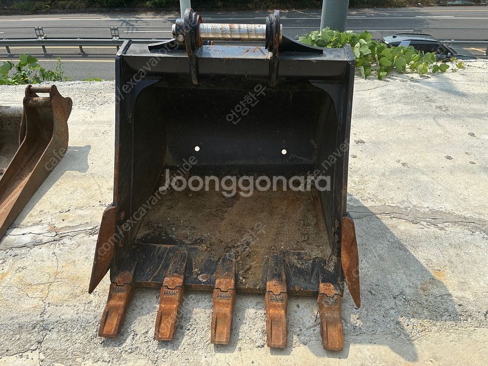 각종 굴삭기 어태치먼트 바가지 브레카,뿌레카 판매합니다--8