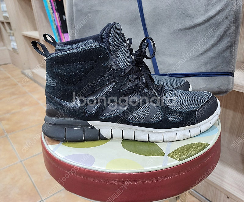 나이키프리런 미드 운동화260미리--0