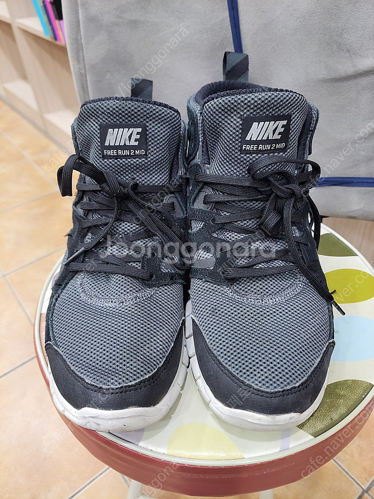 나이키프리런 미드 운동화260미리--2