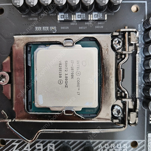 i7-10700k, z490 aurus master, ram 8g *4