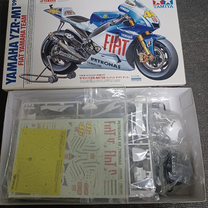 타미야 1/12 단종 바이크 프라모델 팝니다. RC211V , YZR-M1