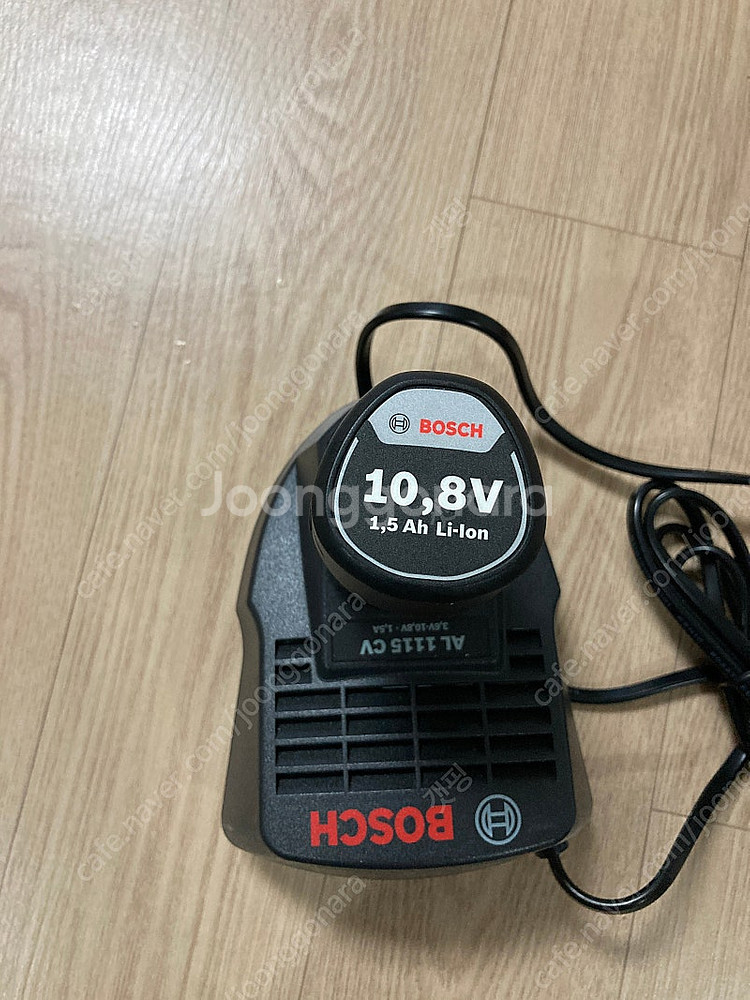 보쉬 10.8v 배터리. 충전기--0