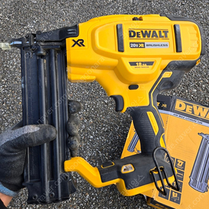 디월트 dewalt 전동타카 dcn680 본체만.