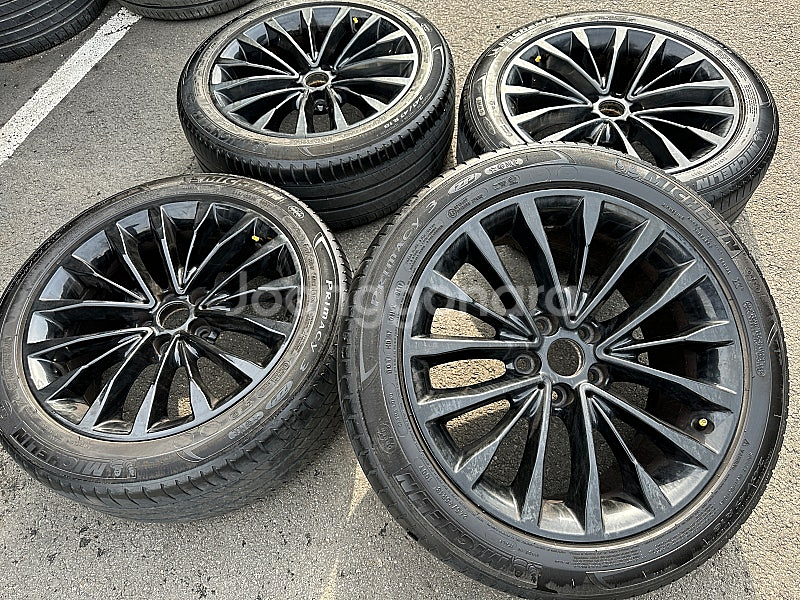 BMW 18인치 5시리즈 G30 블랙 중고 휠타이어 2...--0