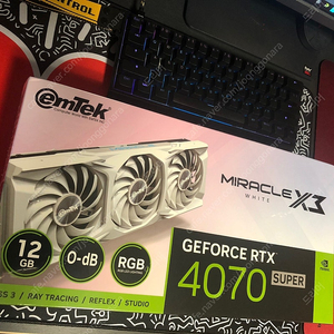 (미개봉) 이엠텍 지포스 RTX 4070 SUPER MIRACLE X3 WHITE D6X 12GB 이엠텍 4070 SUPER 미라클 3팬 화이트 판매합니다