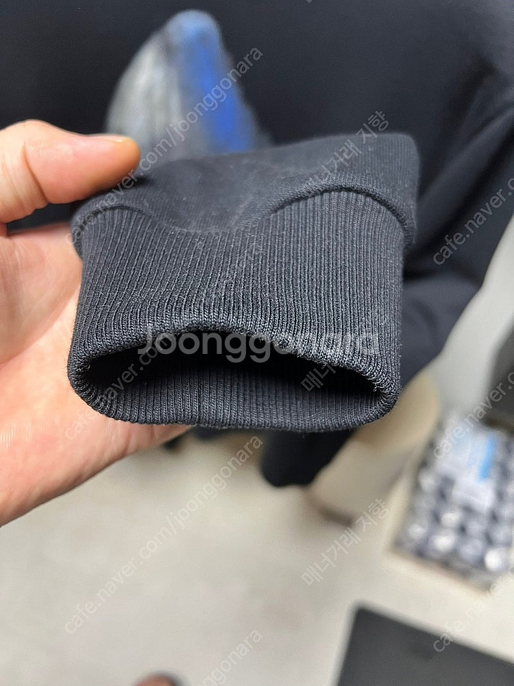 (정품)지방시 샤크 맨투맨 판매합니다.--5