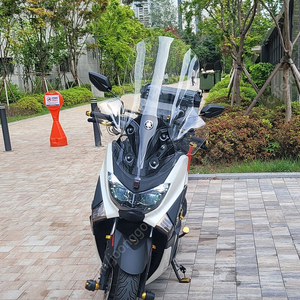 튜닝 많고 관리 잘 된 NMAX125 판매합니다.