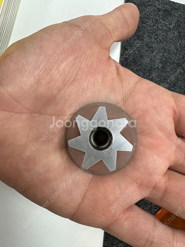 코만단테 C60 노틸러스 블루 판매합니다.--2