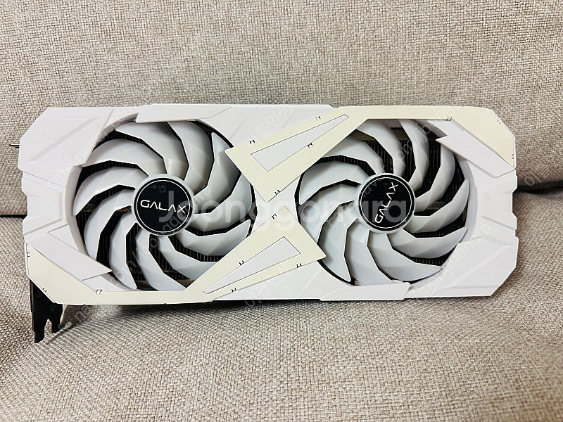 갤럭시 3070ti 화이트 판매합니다.--0