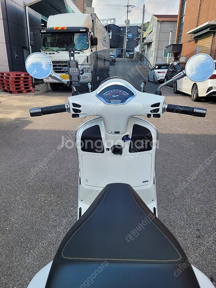 [신차보증]베스파 GTS125 23년식 화이트 이쁜스쿠...--8