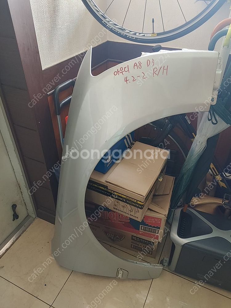 아우디 A8 D3 조수석 휀다 팝니다--0