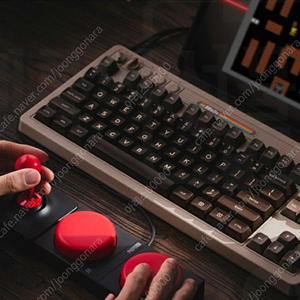 8BitDo C64 키보드 팝니다(슈퍼버튼&조이스틱 포함). 가격인하. (8비토 기계식 키보드 레트로87 C64 Retro 87키 게이밍 키보드)