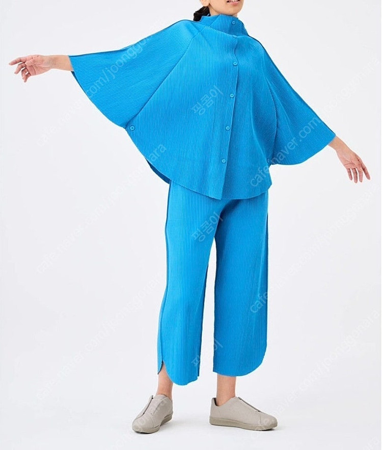 미 이세이미야케 윙플리츠 판초 가디건 블랙 프리사이즈--7