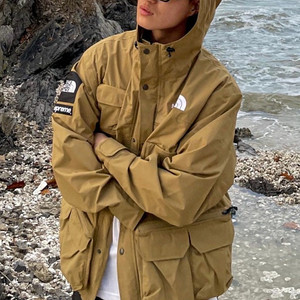 좌쓰 Supreme x The North Face Cargo Jacket 슈프림 x 노스페이스 카고 자켓 / 골드, 블랙, 멀티 - 20SS