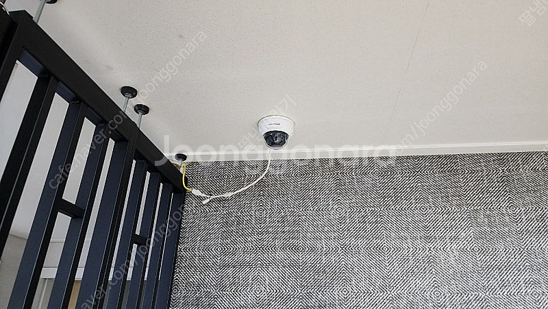 유니뷰 NVR301-04LB-P4 cctv 카메라 2대--2