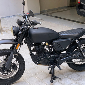 스코모토 스크램블러 125cc 무광블랙 풀 커스텀 부캐너 cg125