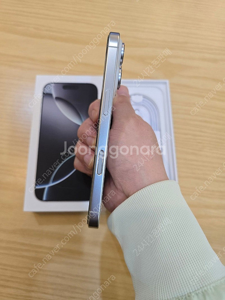 아이폰16프로화이트티타늄256gb 자급제폰판매합니다--6