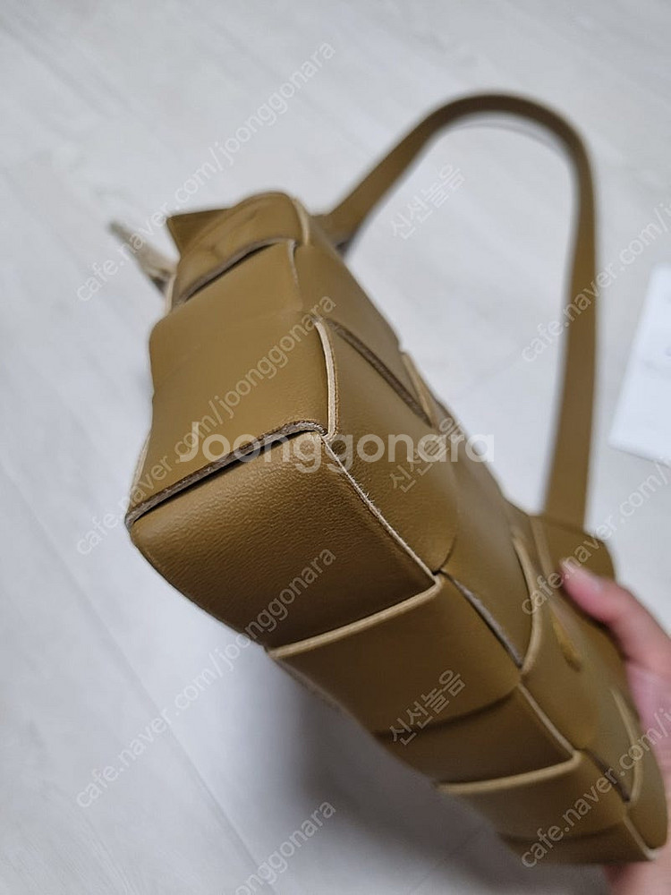 보테가베네타 카세트백 팝니다(상태 최상)--3