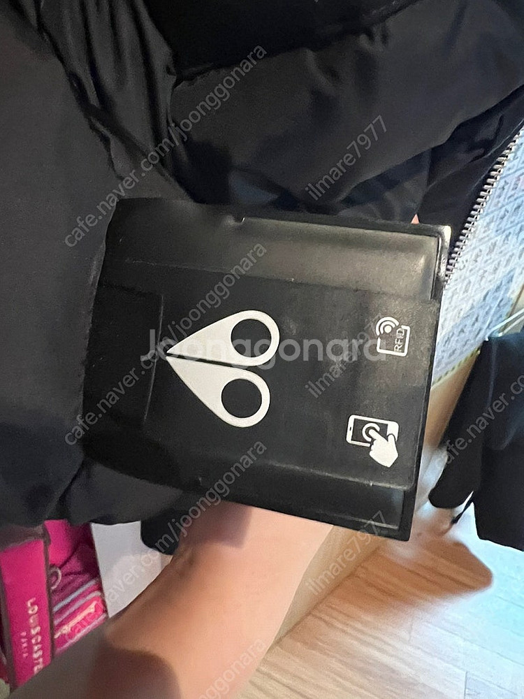 무스너클 봄버 패딩/블랙퍼/블랙로고--3