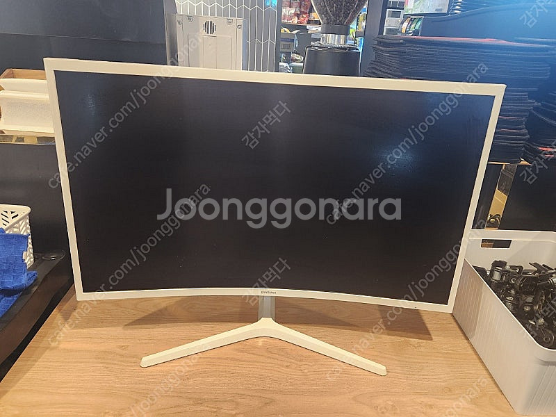 삼성32인치 144hz 커브드 모니터 팝니다--0