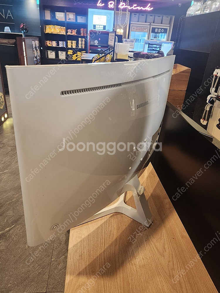 삼성32인치 144hz 커브드 모니터 팝니다--3