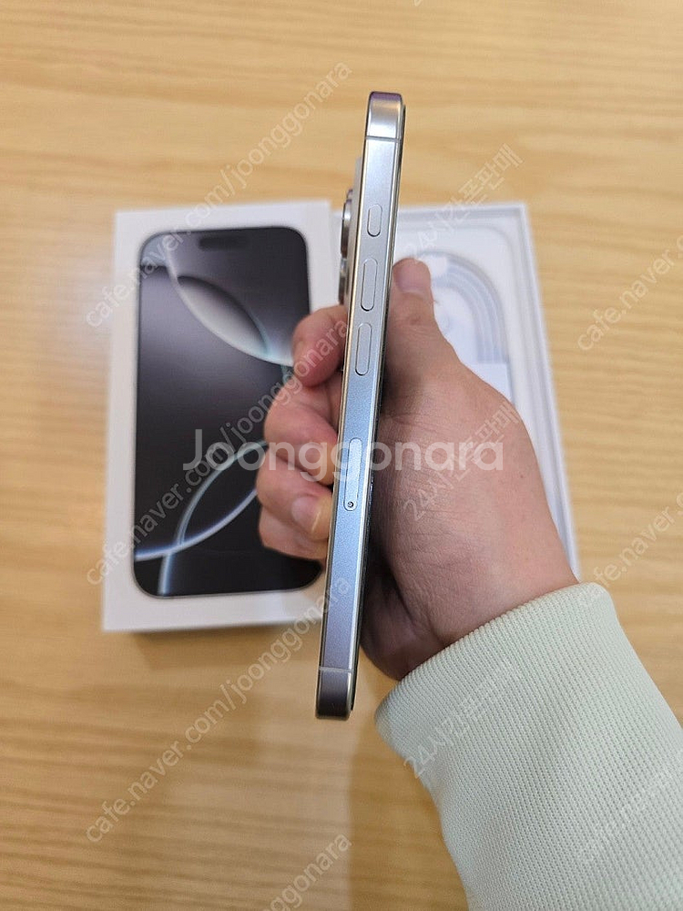아이폰16프로화이트티타늄256gb 자급제폰판매합니다--4