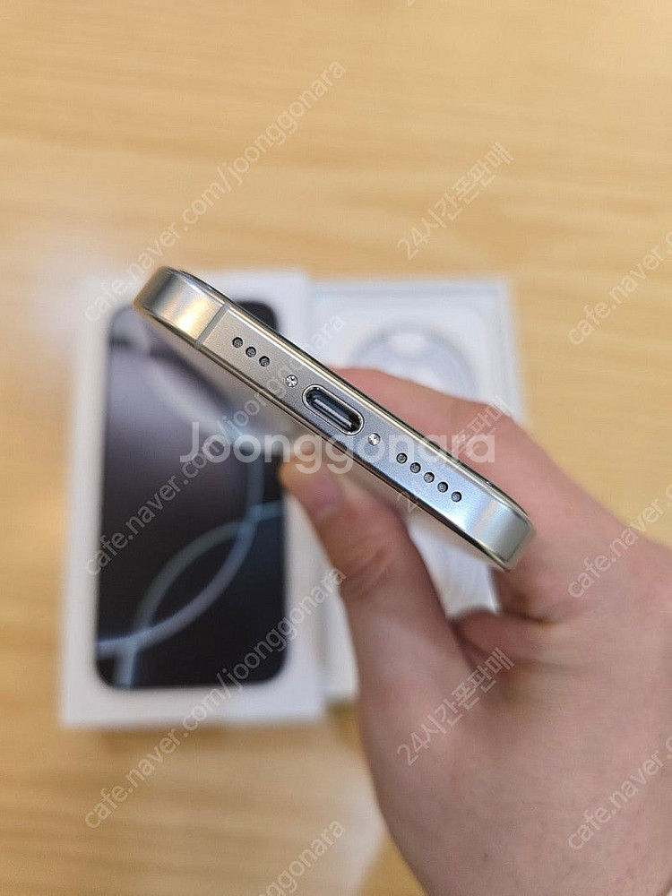 아이폰16프로화이트티타늄256gb 자급제폰판매합니다--5