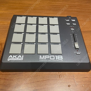 MPD18 Akai 드럼 콘트롤러 팝니다.