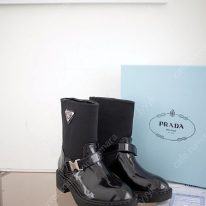 프라다 Spazzolato Re-Nylon Metal Triangle Logo Buckled Boots