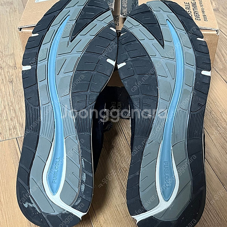 뉴발란스991v2 245--3