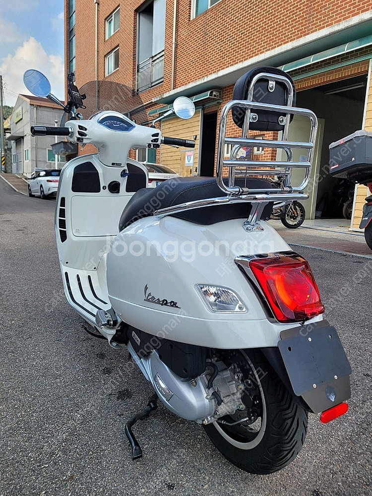 [신차보증]베스파 GTS125 23년식 화이트 이쁜스쿠...--4
