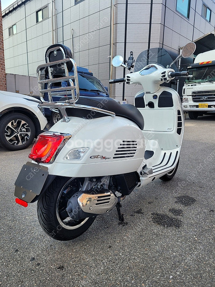 [신차보증]베스파 GTS125 23년식 화이트 이쁜스쿠...--6
