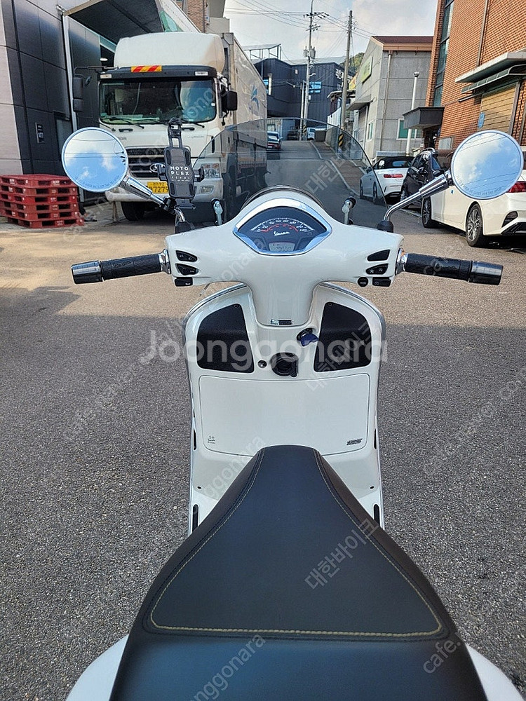 [신차보증]베스파 GTS125 23년식 화이트 이쁜스쿠...--8
